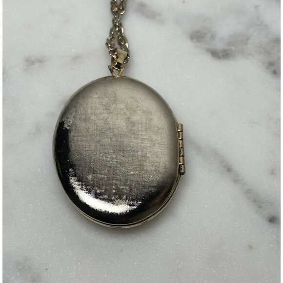 Vintage Avon Floral & Pearl Locket Necklace Cameo Violets Gold Tone Oval Pendant - Picture 6 of 6